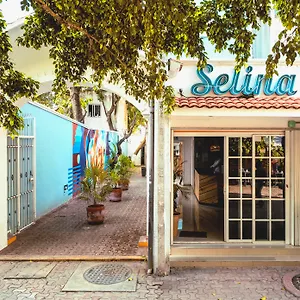 מלון Selina